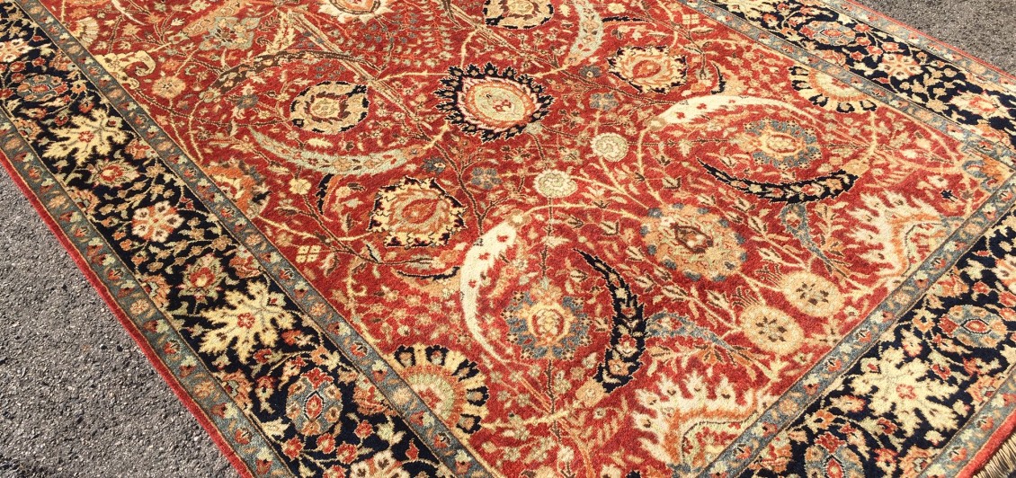 Fine Indo Kirman 'Vase' Carpet