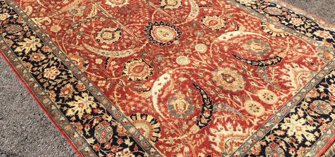 Fine Indo Kirman 'Vase' Carpet